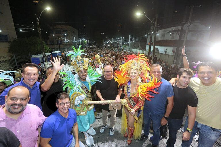 Prefeito Paulinho Freire abre o Carnaval de Natal no Largo do Atheneu