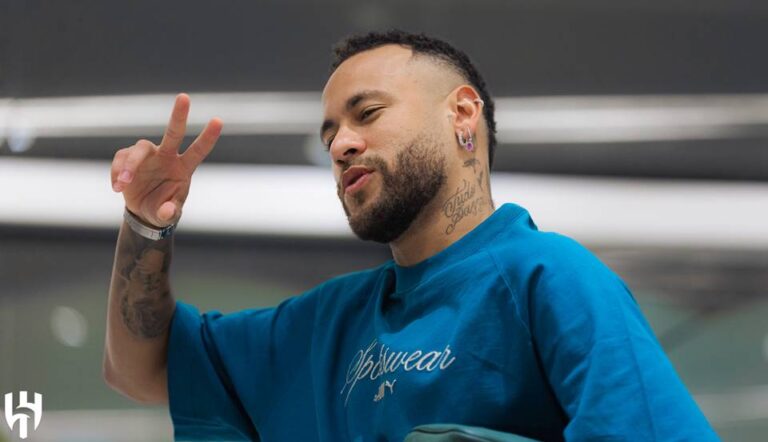 Neymar troca helicóptero por mansão de luxo em Santos