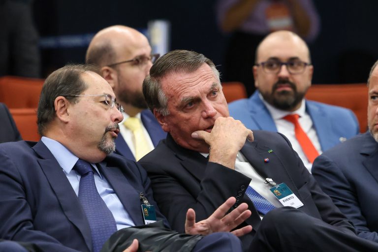 Bolsonaro comparece ao STF para julgamento histórico sobre tentativa de golpe