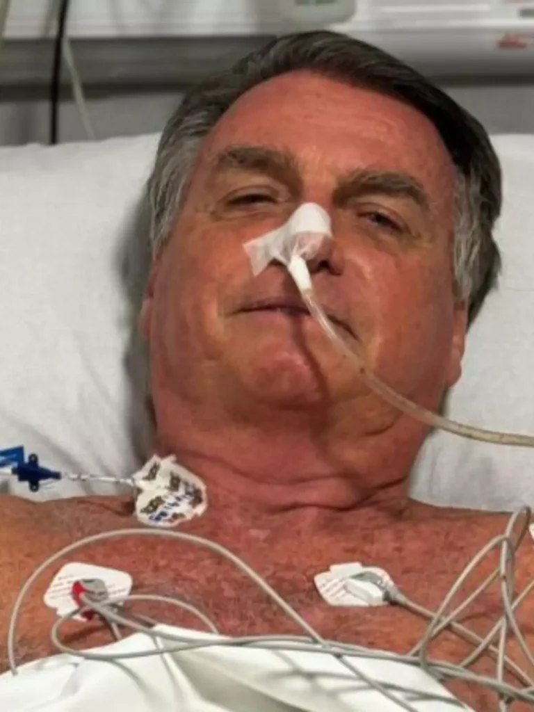 Bolsonaro enfrenta recuperação “delicada e prolongada” após cirurgia de 12 horas