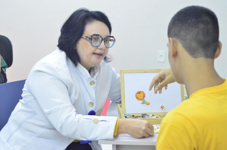 Desafiadora e gratificante: a rotina de quem trabalha com crianças autistas em Natal