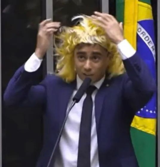 Justiça condena deputado Nikolas Ferreira a pagar R$ 200 mil por discurso transfóbico