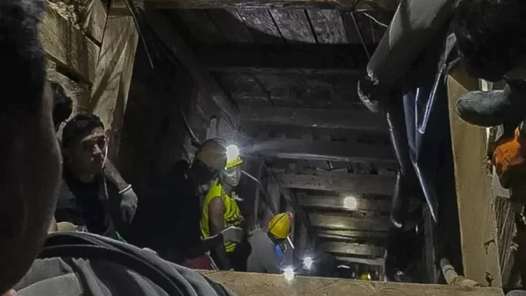 Após colapso em mina ilegal, 18 trabalhadores são resgatados com vida na Colômbia