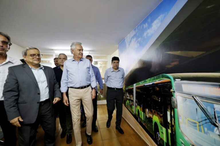 BRT Leste-Oeste tem novos ônibus e estações reformadas