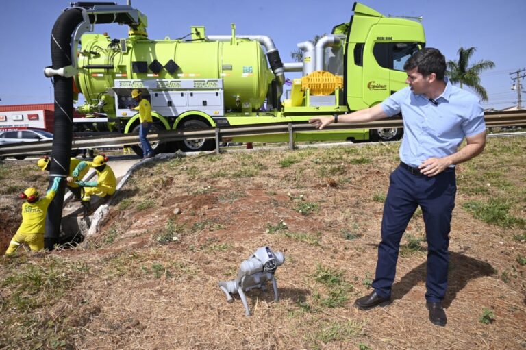 Robô desentope redes de drenagem pluvial nas rodovias