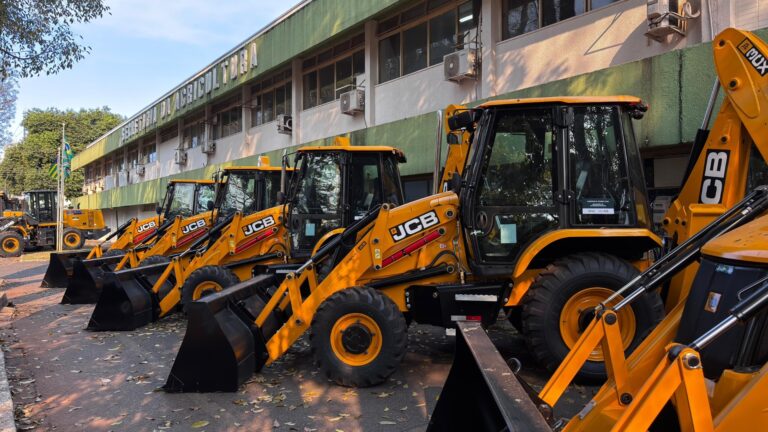 Governo destina R$ 7,8 milhões em máquinas a 14 municípios goianos