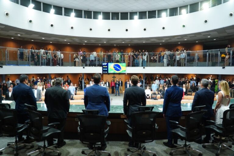 Bruno Peixoto reconhece trabalho de profissionais da engenharia, designers de interiores e arquitetos