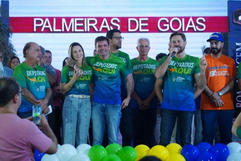 Alego leva mais de 40 serviços gratuitos a Palmeiras de Goiás com o programa Deputados Aqui