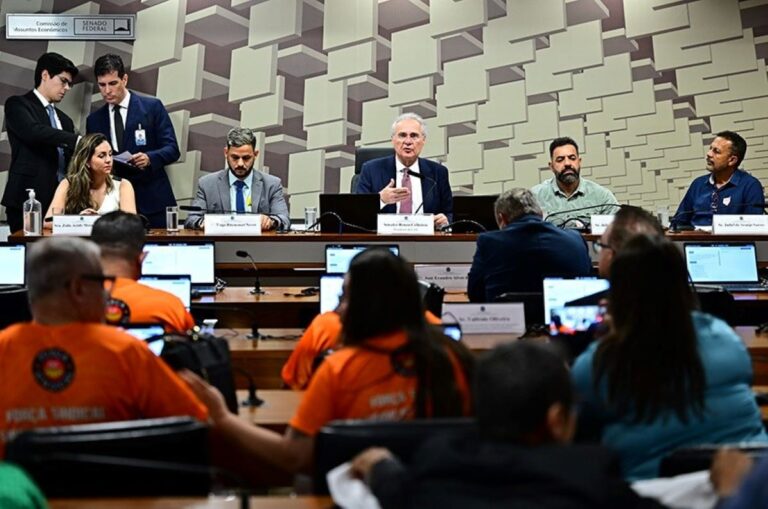 Ampliação da isenção do IR é adiada e deve ser votada nesta quarta no Senado