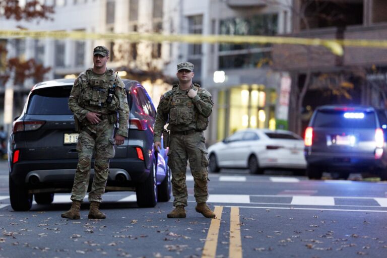 Suspeito de tiroteio que feriu dois membros da Guarda Nacional é identificado pelo FBI