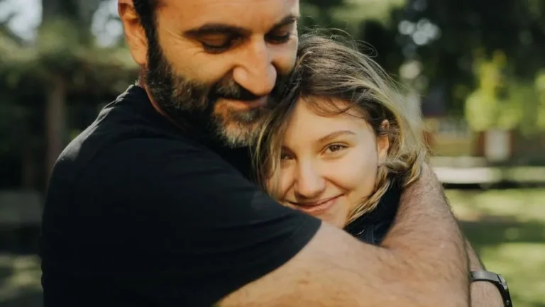 Internada em estado grave, Isabel Veloso recebe apoio da família