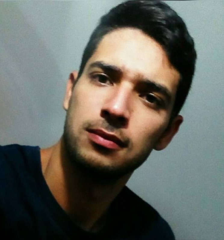 Polícia investiga morte de professor encontrado em parada de ônibus no DF