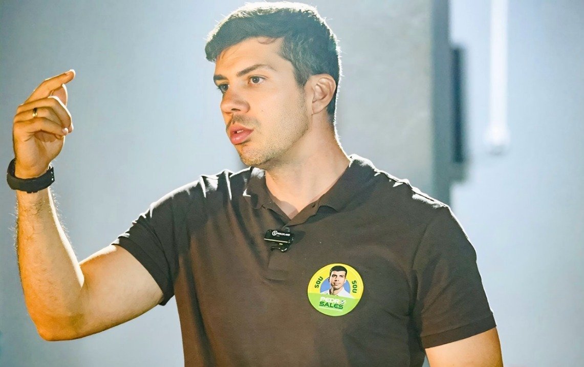 Pedro Sales desiste de candidatura a deputado federal e anuncia retorno a Brasília