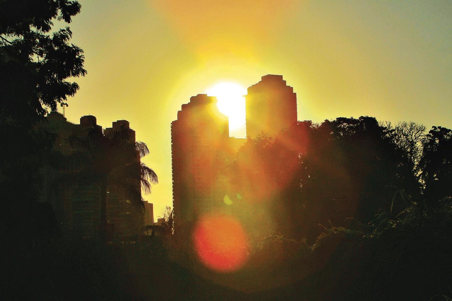 Duas cidades de Goiás passam dos 41°C e lideram ranking de calor no Brasil