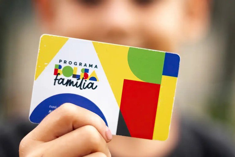 Bolsa Família terá piso de R$ 691 a partir de outubro; veja o que muda