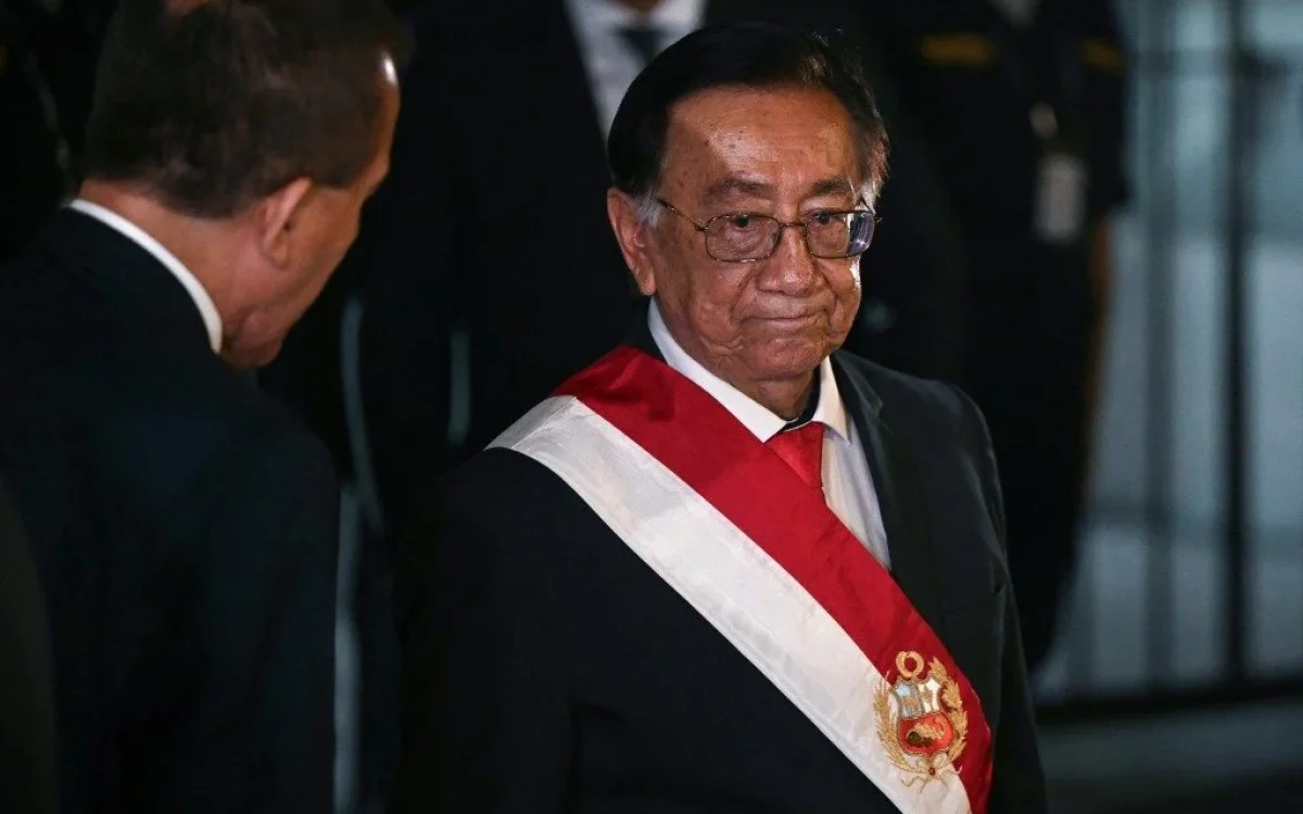 Congresso escolhe José María Balcázar Zelada como presidente interino do Peru