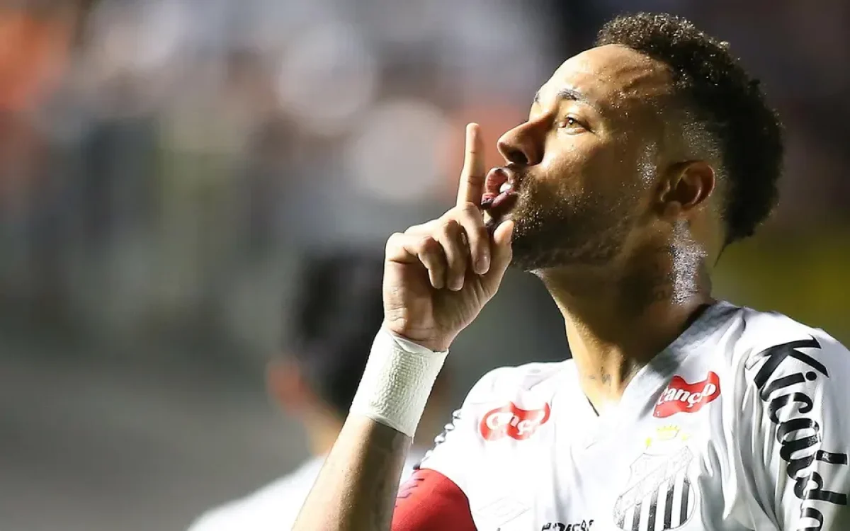 Cozinheira processa Neymar e denuncia jornada de até 16 horas de trabalho