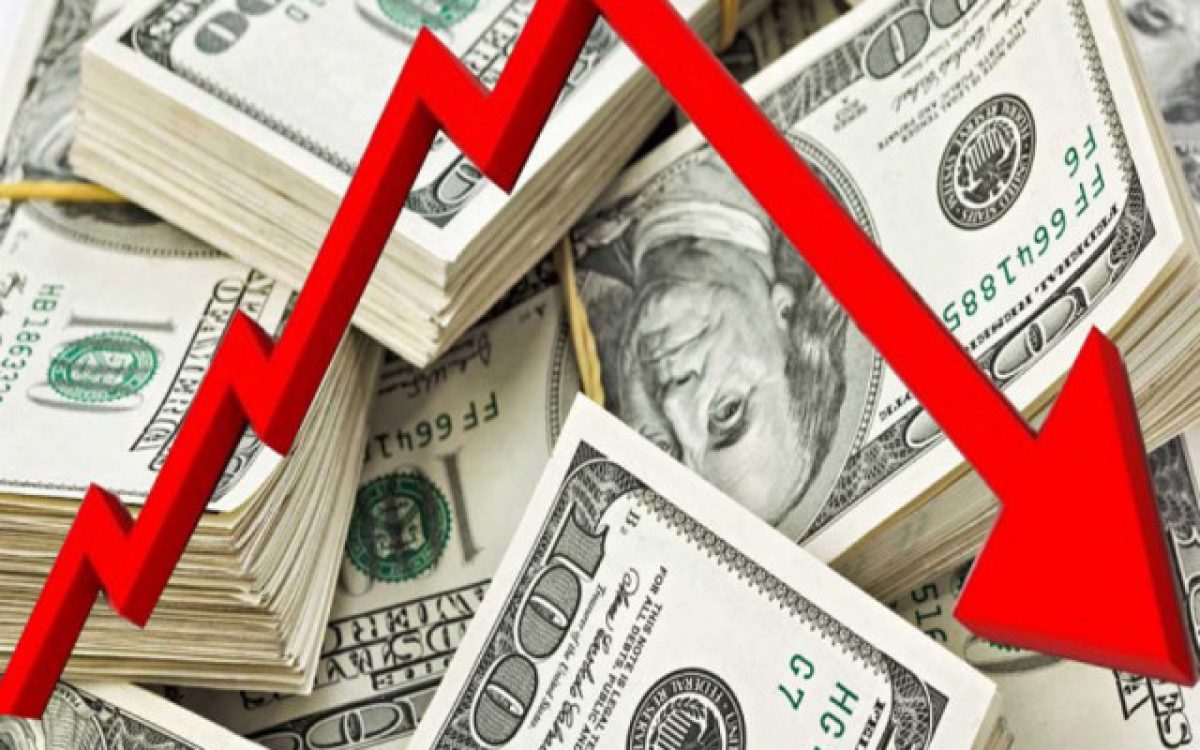 Dólar recua e Ibovespa sobe com expectativa de corte de juros nos EUA e reação ao tarifaço