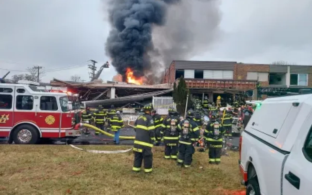 Incêndio após explosão atinge asilo próximo à Filadélfia e mobiliza equipes de resgate