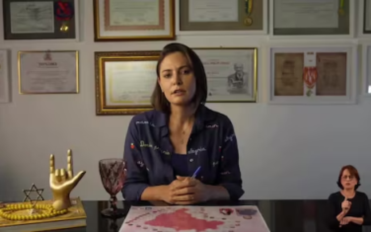Michelle Bolsonaro revela atrito com Flávio e diz que foi desrespeitada