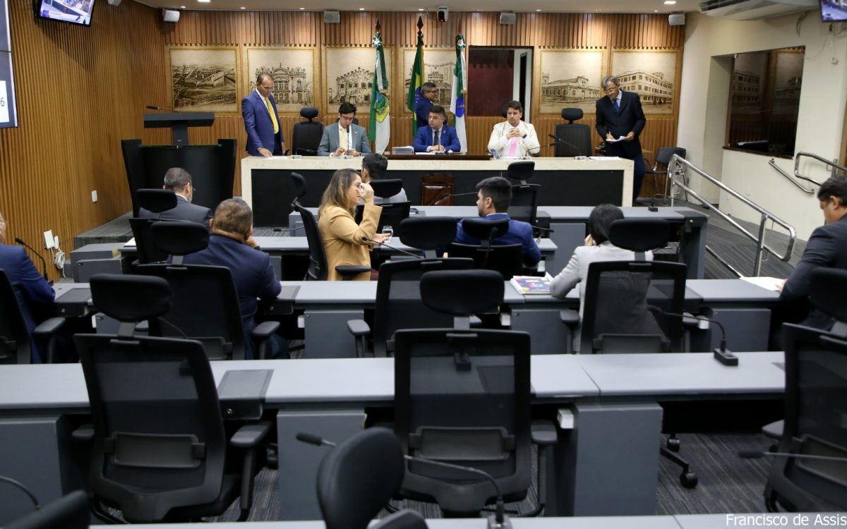 Câmara aprecia vetos e aprova projetos em primeira discussão
