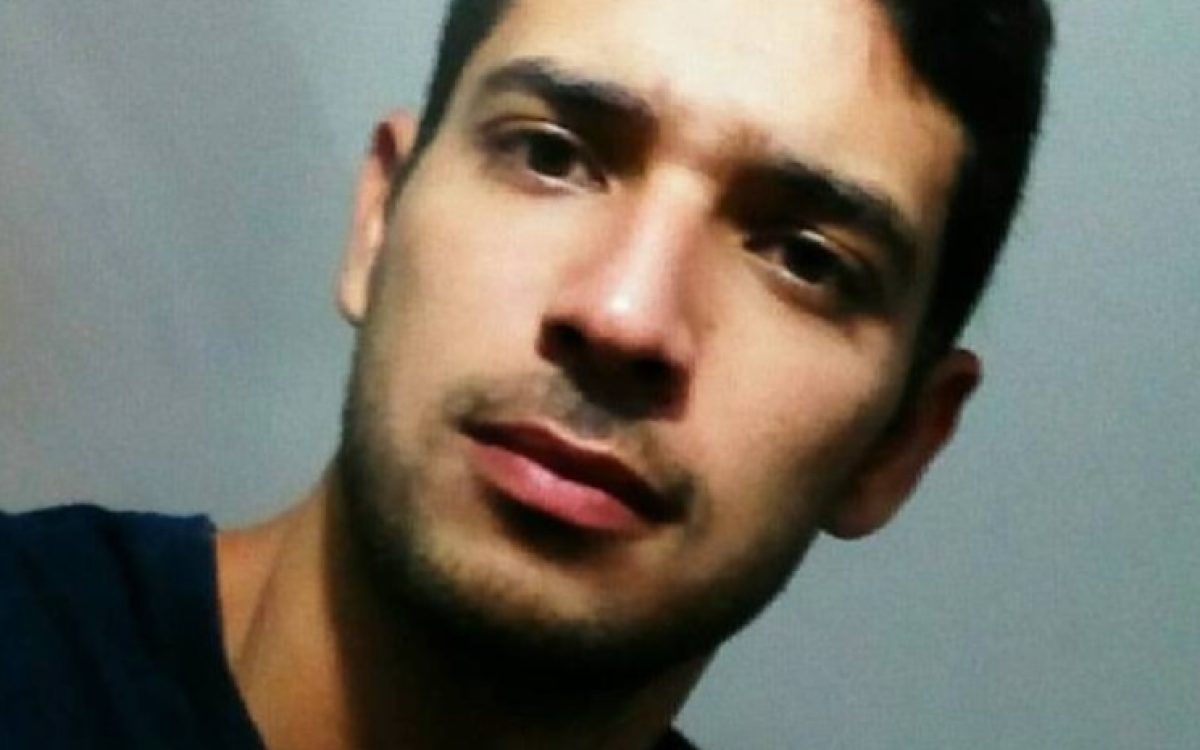 Polícia investiga morte de professor encontrado em parada de ônibus no DF