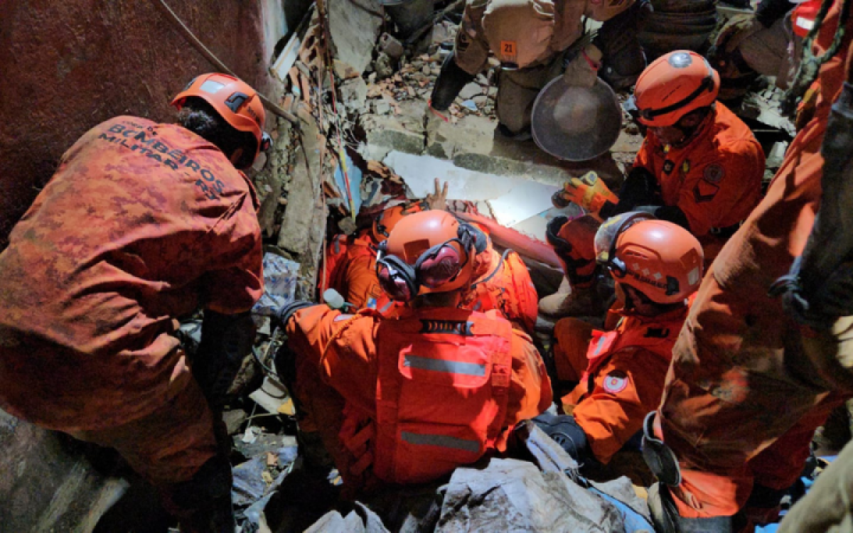 Desabamento após chuvas no Rio deixa uma mulher morta e criança ferida