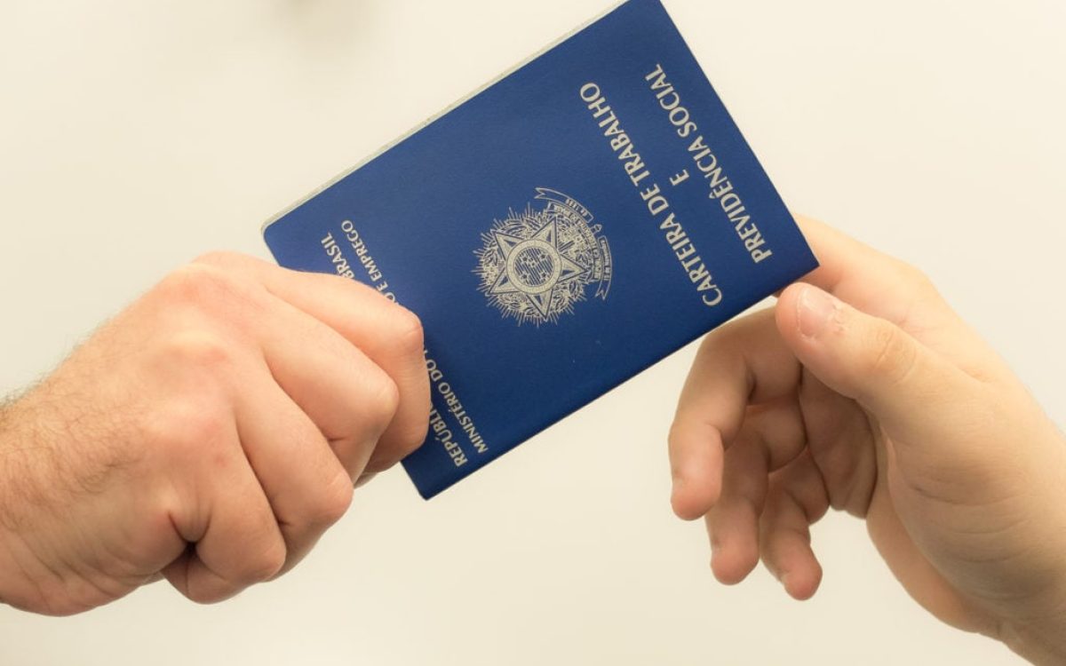 Desemprego atinge 5,6% em julho e registra menor índice desde 2012, aponta IBGE