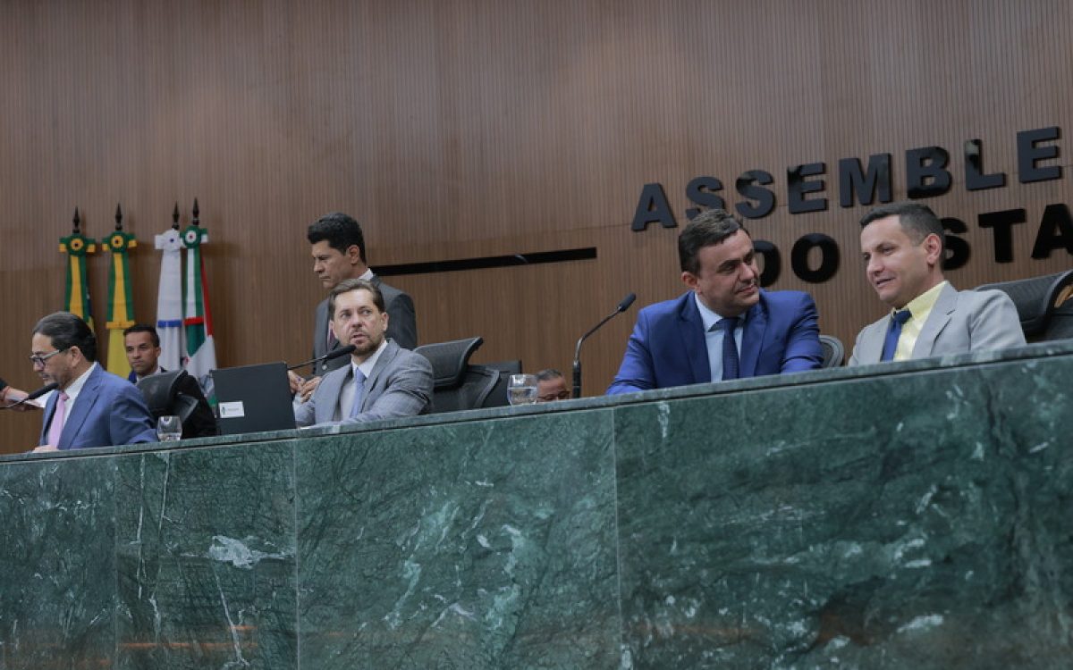 Fechando a semana, deputados aprovam gratificação na educação